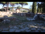 00164 ostia - regio v - insula xviii - edificio (v,xviii,1) und porta secondaria - bli ri nordosten - 09-2022.jpg